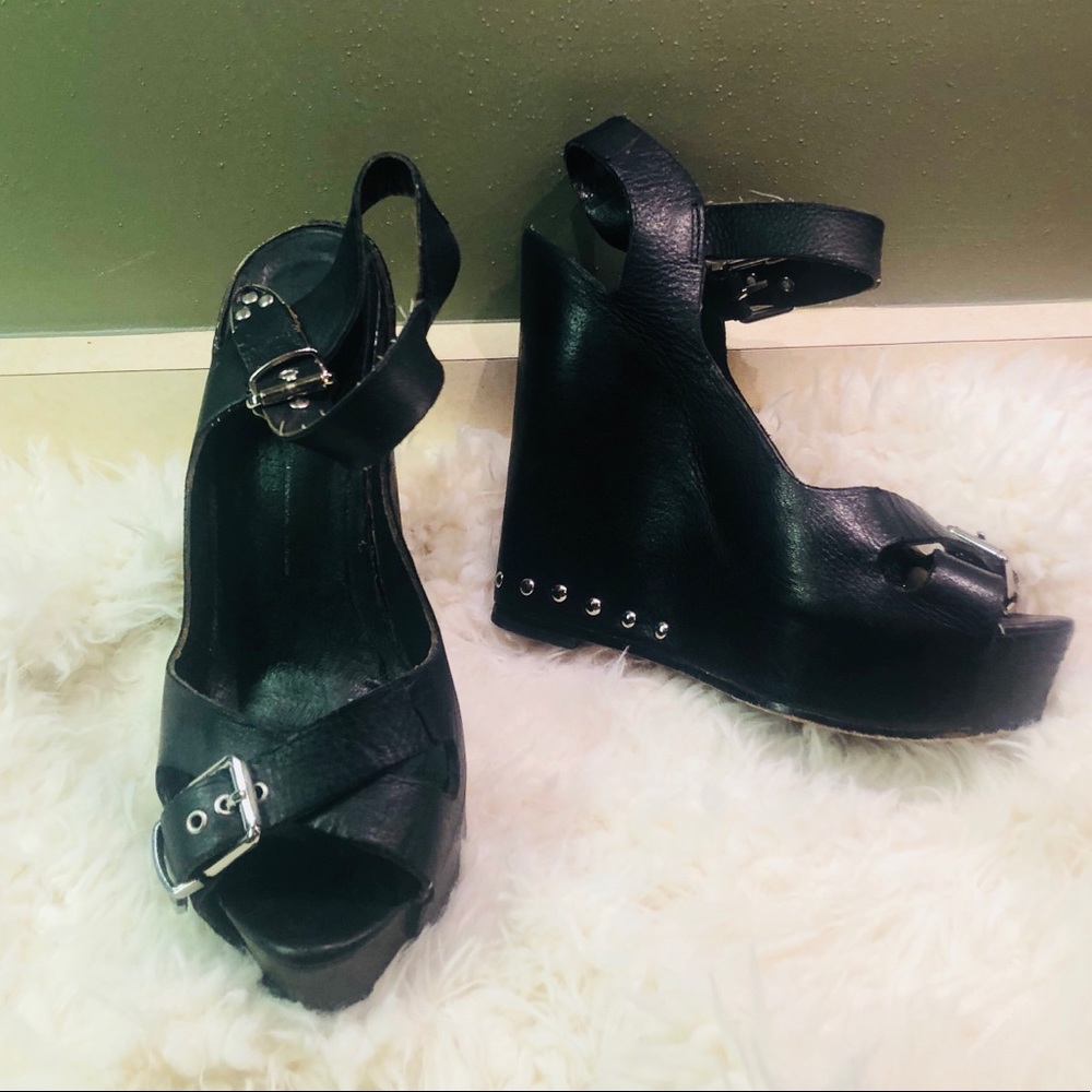 🔥 Studded Wedges